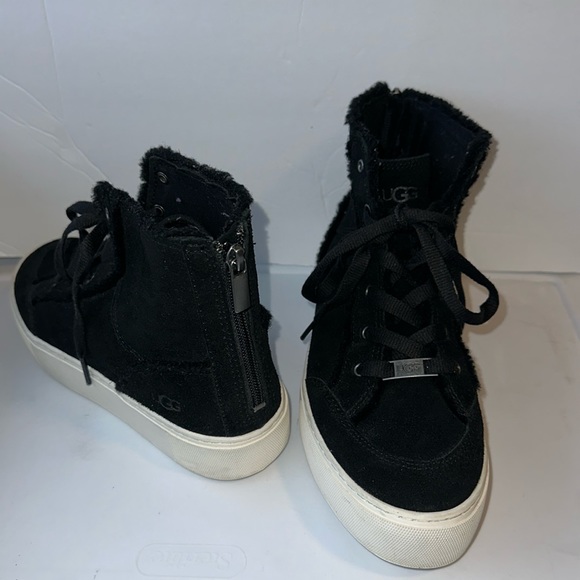 UGG Women\'s Nuray Lace-Up Zipper Closing Platform Sneaker in Black size 8